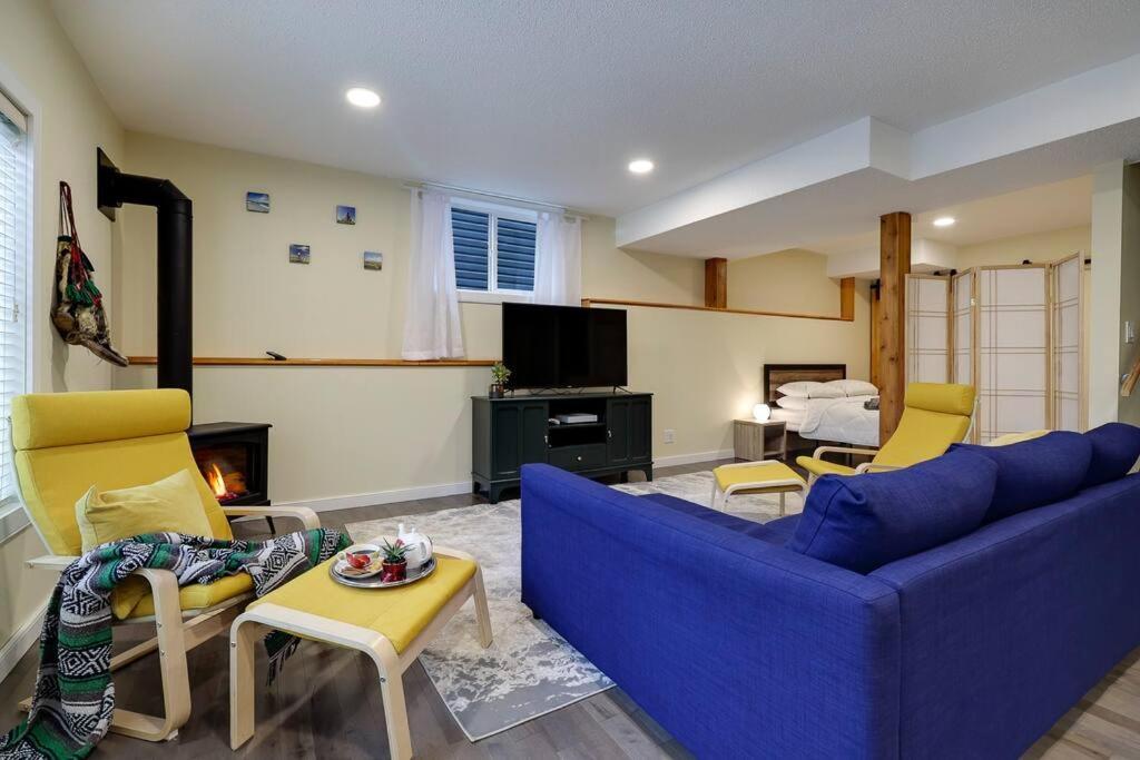 Adorable Private Suite With Indoor Fire Place Cochrane Buitenkant foto